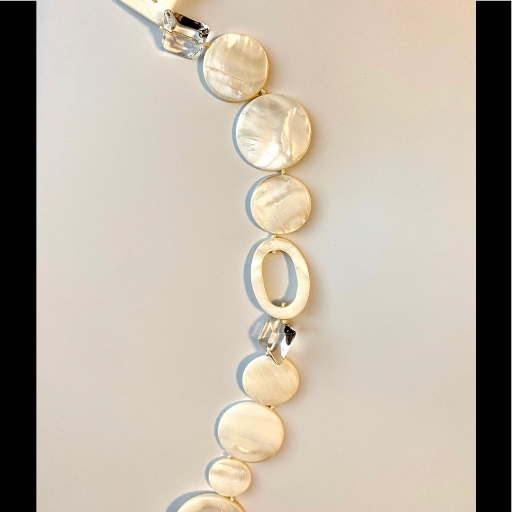 Beautiful Shell Necklace - Picture 3 of 3